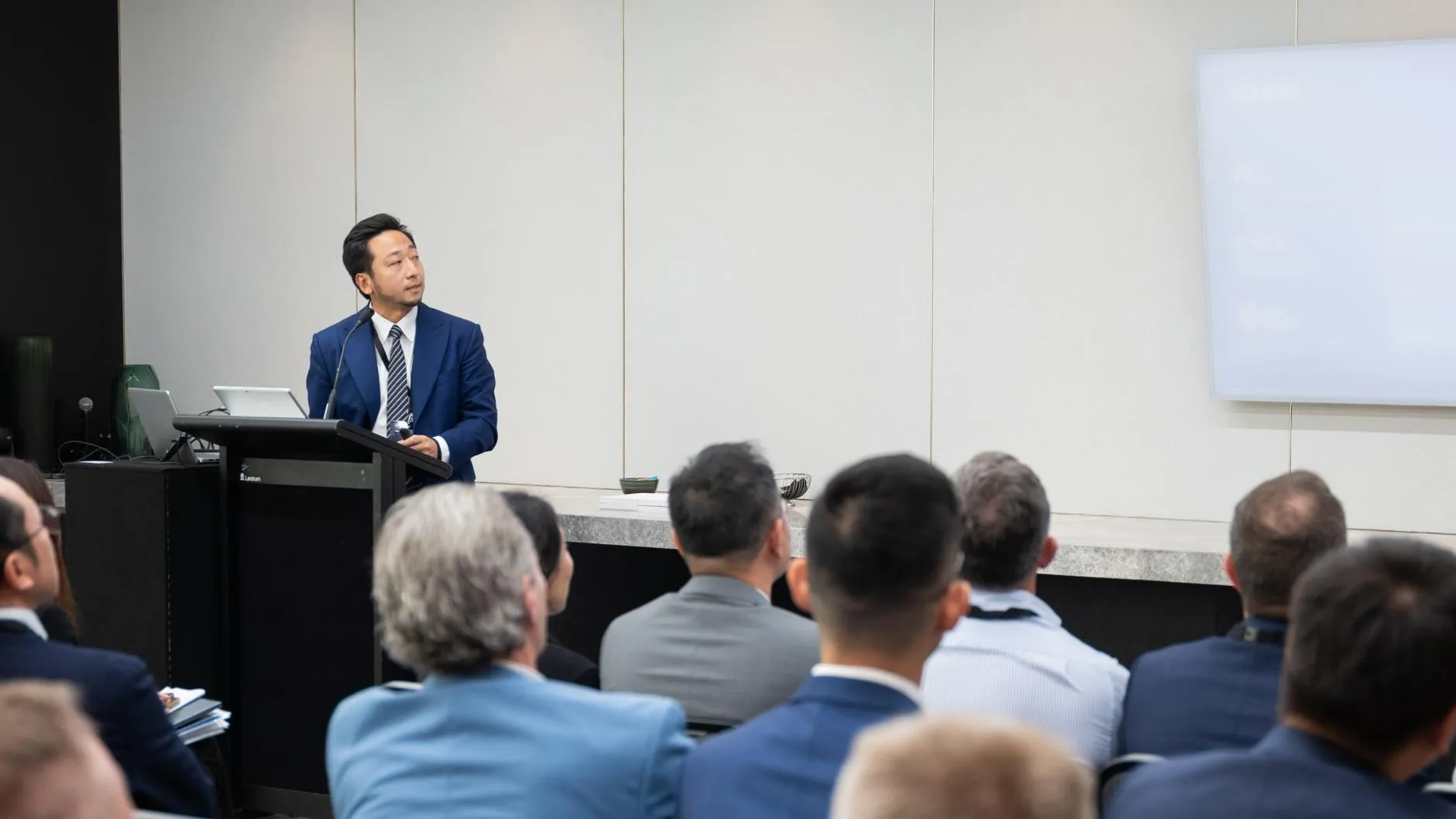 Simon Wang delivering a keynote speech at the Queensland Network Industry Summit